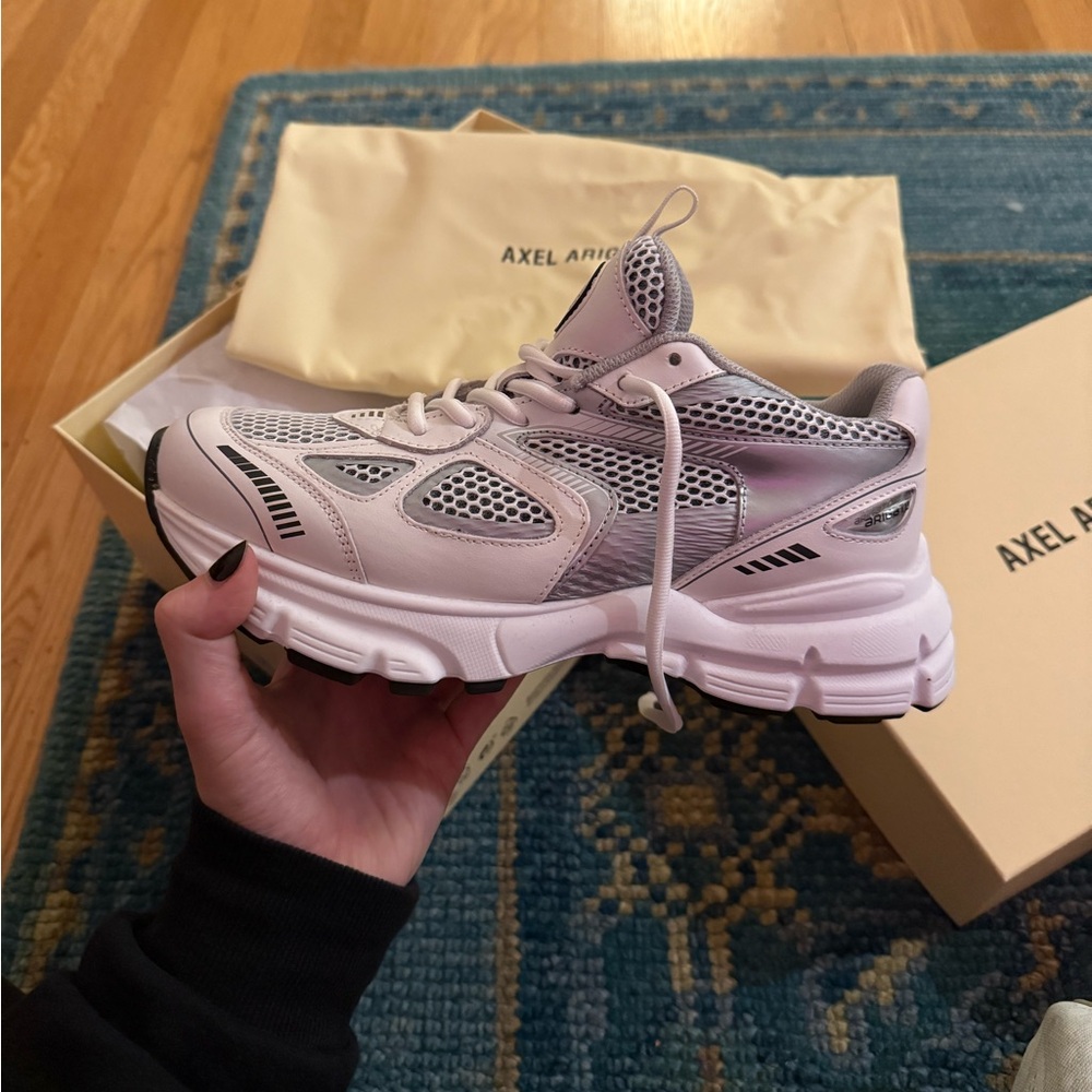 Axel arigato marathon runner NWT white/silver